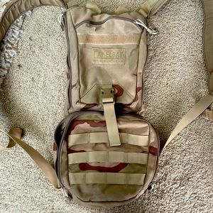 Used CamelBak Ambush - Desert Camo